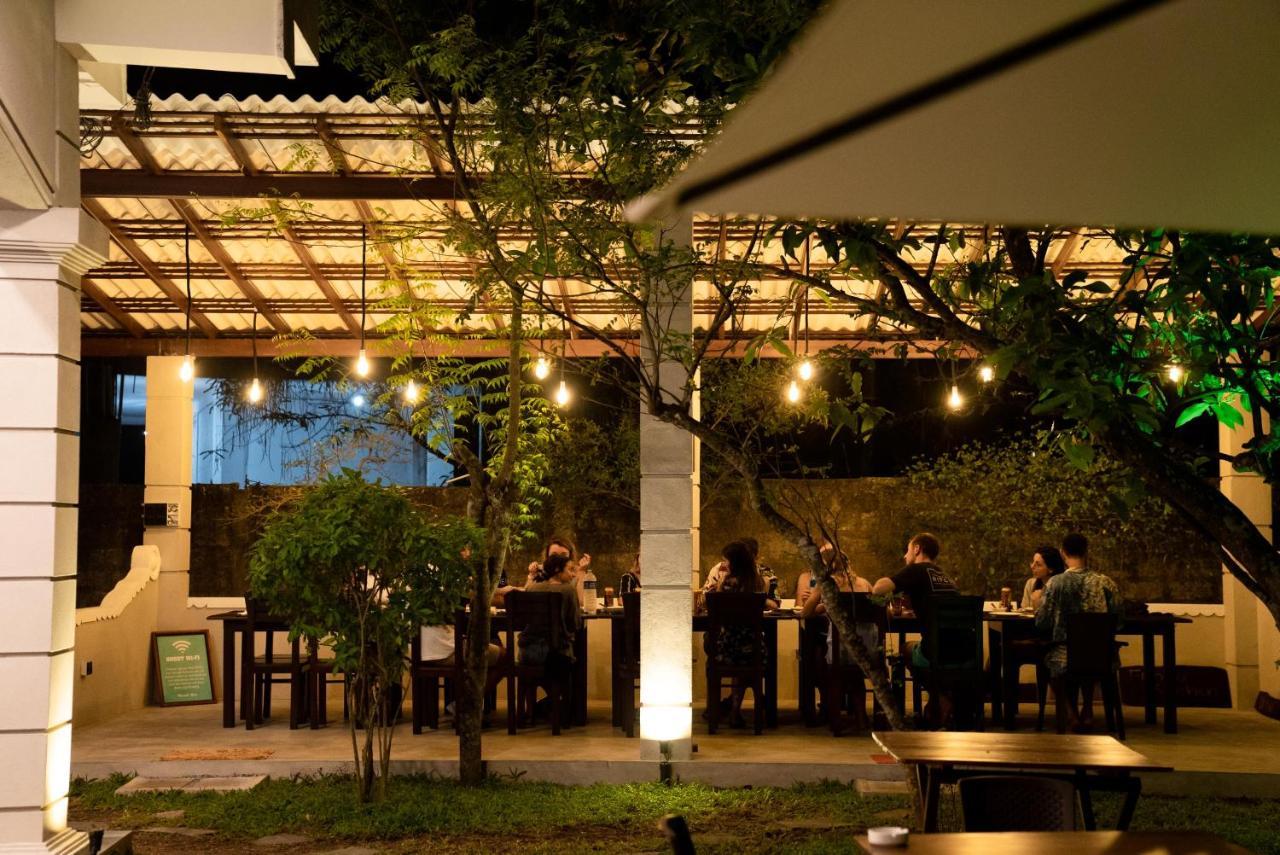 Plantation Surf Inn & Restaurant - Midigama East Exteriör bild
