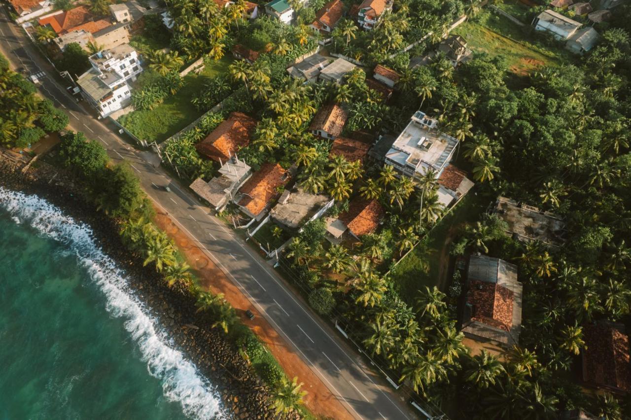 Plantation Surf Inn & Restaurant - Midigama East Exteriör bild