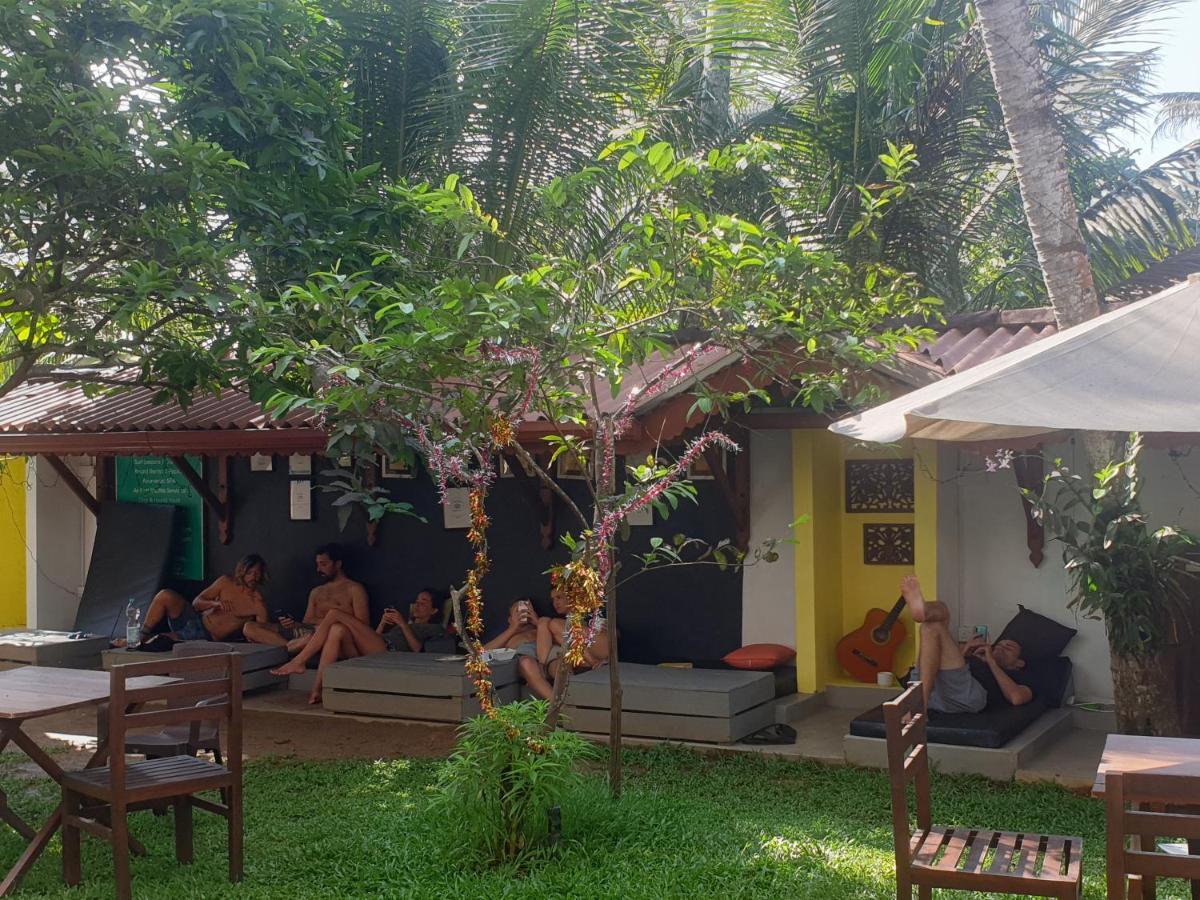 Plantation Surf Inn & Restaurant - Midigama East Exteriör bild