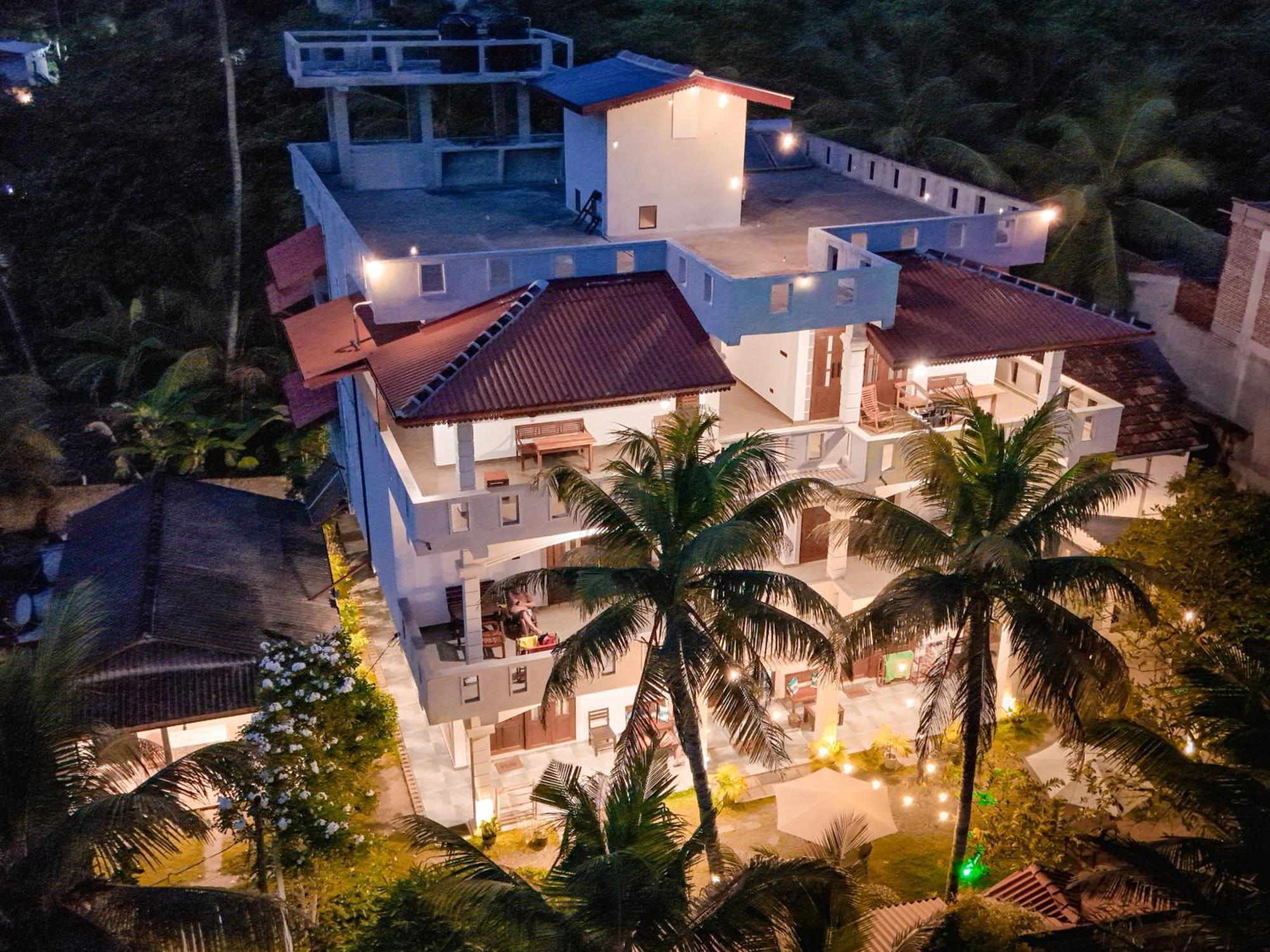 Plantation Surf Inn & Restaurant - Midigama East Exteriör bild