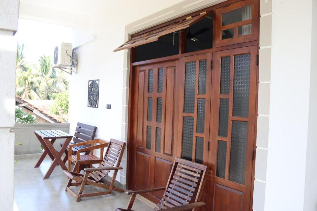 Plantation Surf Inn & Restaurant - Midigama East Exteriör bild