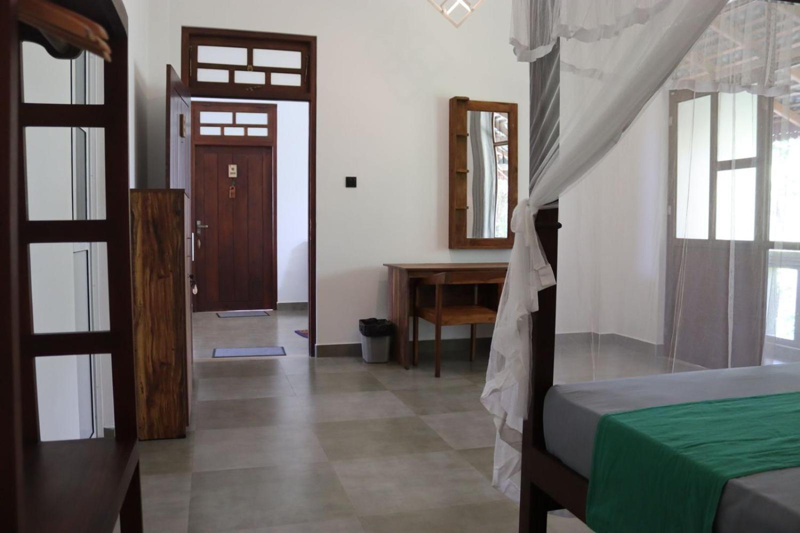 Plantation Surf Inn & Restaurant - Midigama East Rum bild