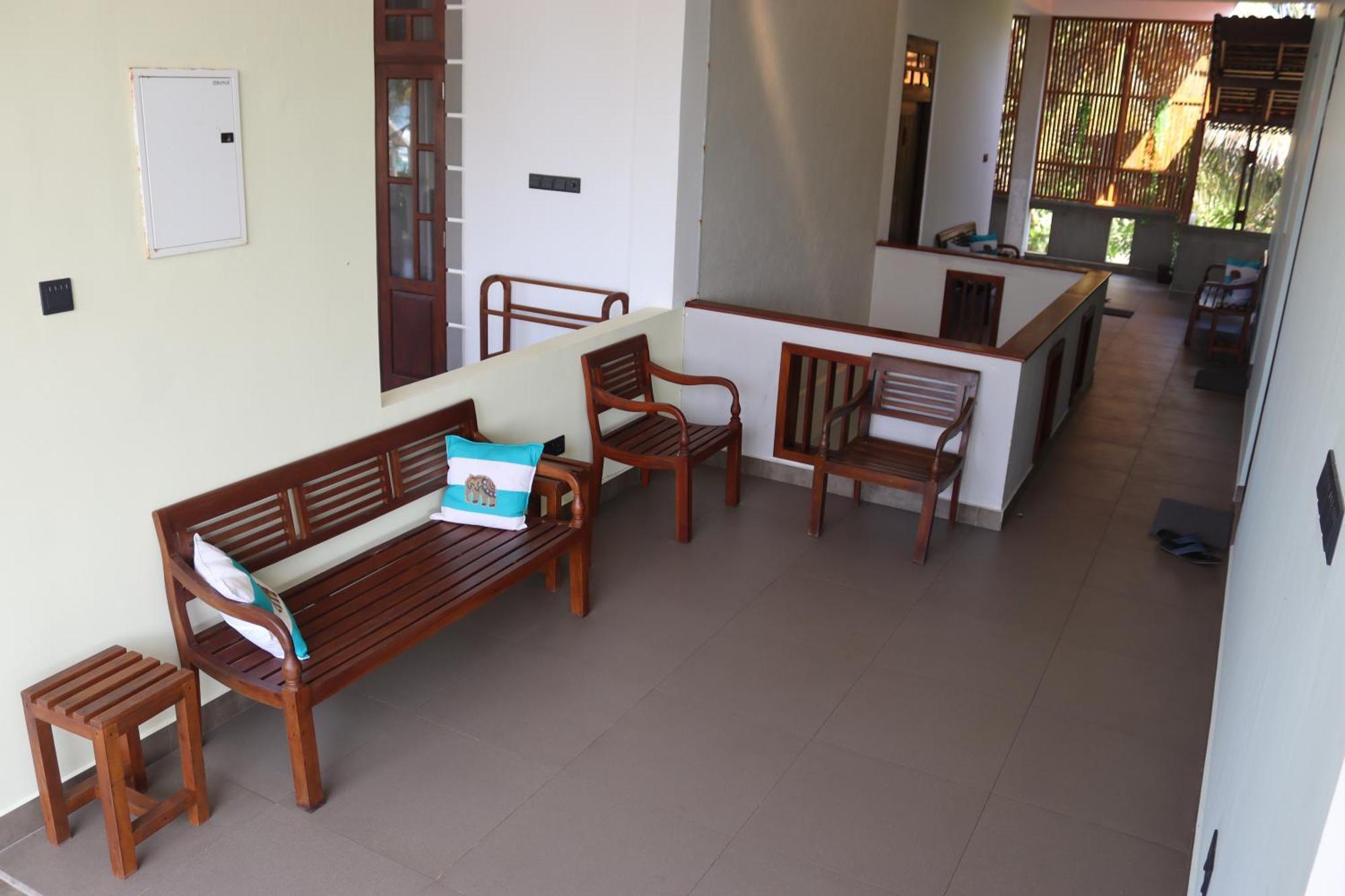 Plantation Surf Inn & Restaurant - Midigama East Exteriör bild