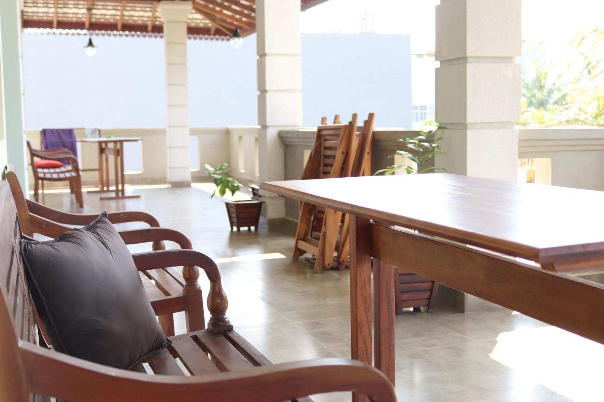 Plantation Surf Inn & Restaurant - Midigama East Exteriör bild