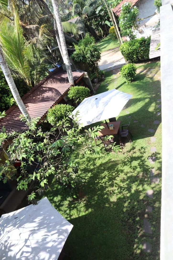Plantation Surf Inn & Restaurant - Midigama East Exteriör bild