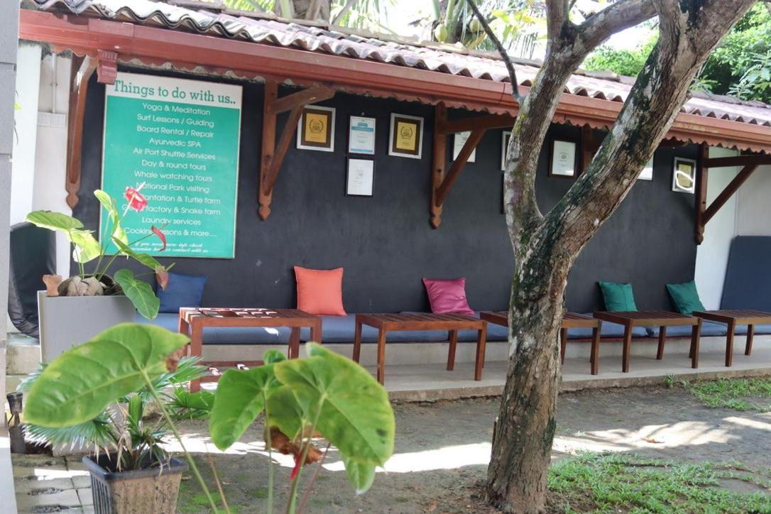 Plantation Surf Inn & Restaurant - Midigama East Exteriör bild
