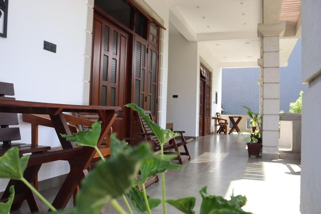Plantation Surf Inn & Restaurant - Midigama East Exteriör bild
